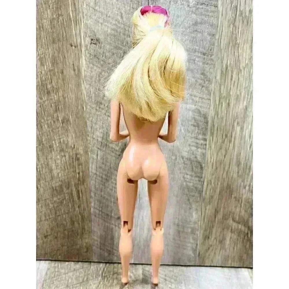 2009 Barbie Doll Articulated Knees Lever on Back Moves Arms Sunglasses Blonde